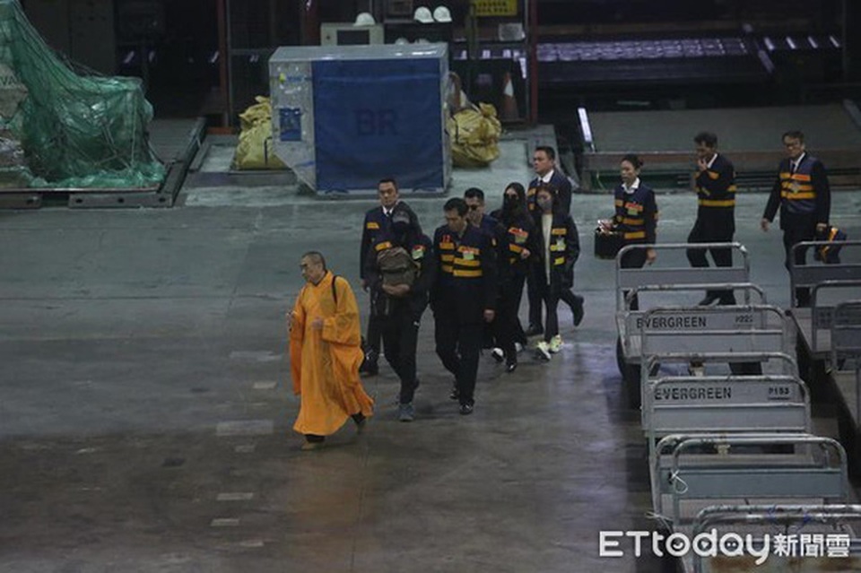 Bạn gái Cao Dĩ Tường lần đầu xuất hiện, đưa thi thể nam tài tử về Đài Loan - 6 Bạn gái Cao Dĩ Tường lần đầu xuất hiện, đưa thi thể nam tài tử về Đài Loan - 6