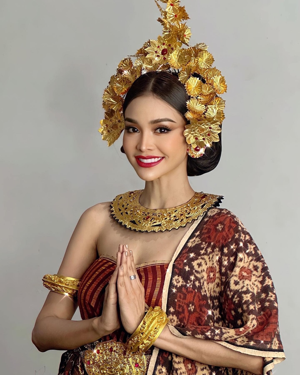 Dáng vóc siêu thực và phong cách gợi cảm của Hoa hậu Hòa bình Thái Lan - 4 Dáng vóc siêu thực và phong cách gợi cảm của Hoa hậu Hòa bình Thái Lan - 4