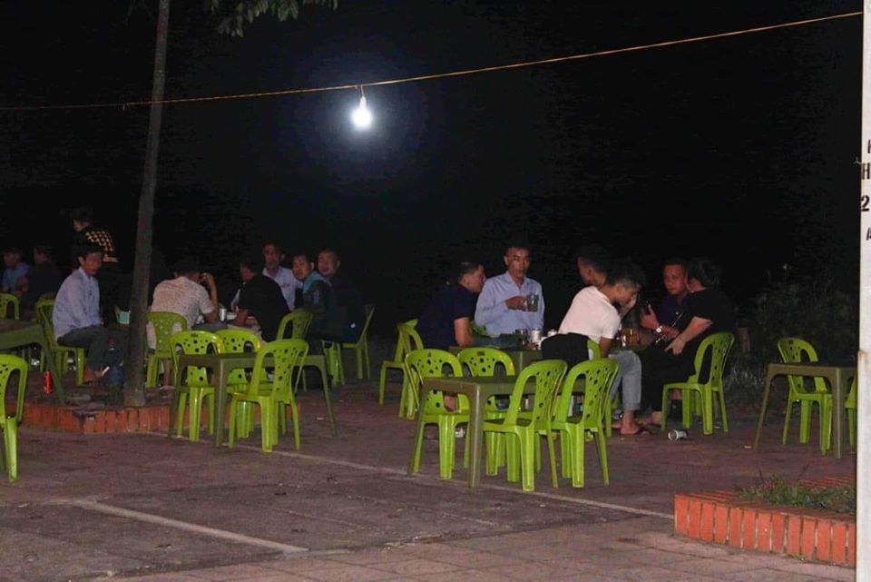 Chở nữ phóng viên mang bầu đi tác nghiệp phòng dịch, chồng bị hành hung - 1 Chở nữ phóng viên mang bầu đi tác nghiệp phòng dịch, chồng bị hành hung - 1