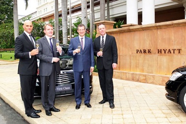 Mercedes-Benz Việt Nam giao xe S-class cho khách sạn Park Hyatt Saigon