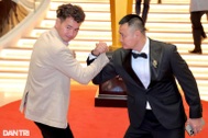 "Anh tài" Tự Long lịch lãm, đối đầu Xuân Bắc trên thảm đỏ VTV Awards