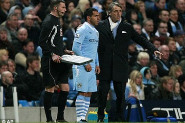 “Sao” MU lo sợ Tevez sẽ phá hỏng giấc mơ đăng quang