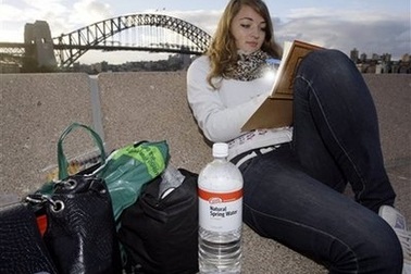 Thị trấn đầu tiên trên thế giới cấm bán nước uống đóng chai