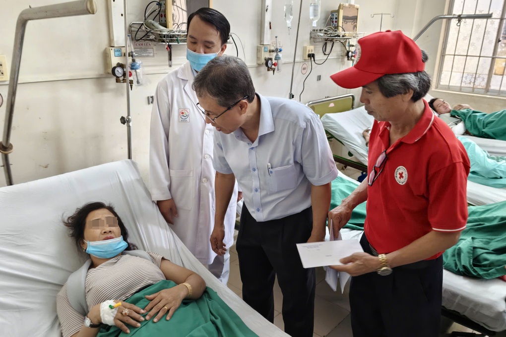 Nạn nhân vụ đá đè xe khách: Tiếng la hét kêu cứu vang khắp chiếc xe bẹp rúm - 2 Nạn nhân vụ đá đè xe khách: Tiếng la hét kêu cứu vang khắp chiếc xe bẹp rúm - 2