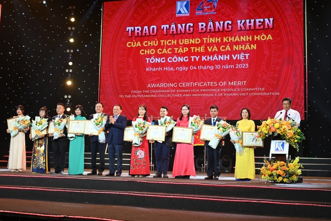 Trao Bằng khen của Chủ tịch UBND tỉnh cho các cá nhân