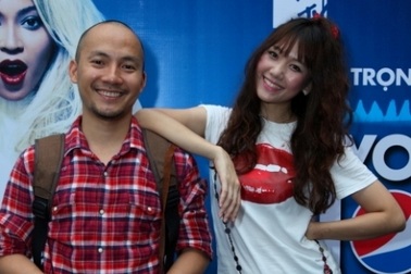 Rapper Tiến Đạt khoe người yêu Hàn Quốc “nhí nhảnh”