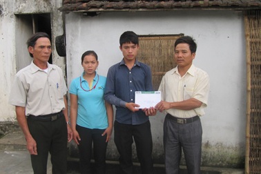 Quà bạn đọc đến với 3 anh em mồ côi