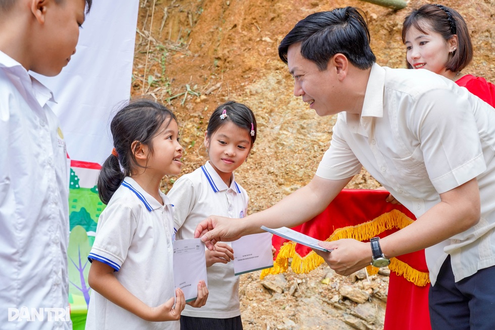 “Có công trình mới để đi lại an toàn, chúng tôi vui lắm!” - 10 “Có công trình mới để đi lại an toàn, chúng tôi vui lắm!” - 10