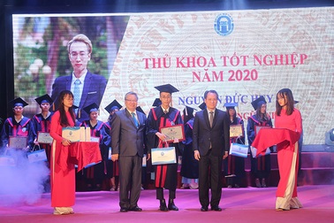 Đại học Mở Hà Nội khai giảng trực tuyến ở điểm cầu quốc tế và trong nước