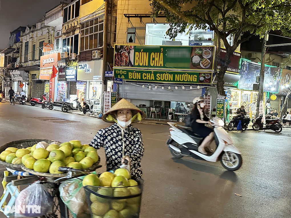 Khách muốn ói khi thấy căn bếp ở quán buffet 99.000 đồng tại Hà Nội - 3 Khách muốn ói khi thấy căn bếp ở quán buffet 99.000 đồng tại Hà Nội - 3