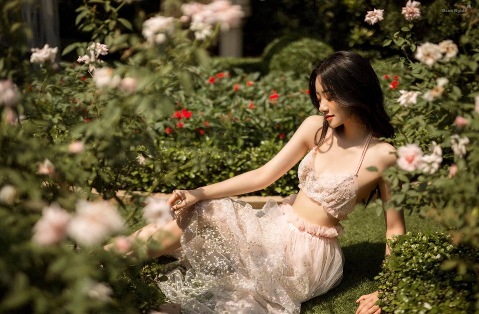 Ngẩn ngơ trước vẻ đẹp mong manh của nàng thơ Đà Lạt - 4 Ngẩn ngơ trước vẻ đẹp mong manh của nàng thơ Đà Lạt - 4
