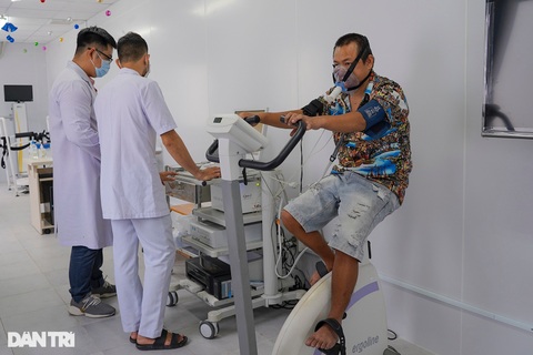 Người nhiễm SARS-CoV-2 sau khi âm tính cần được khám và điều trị thế nào?