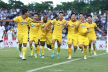 Phan Văn Đức ghi tuyệt phẩm, SL Nghệ An thắng đậm Hải Phòng