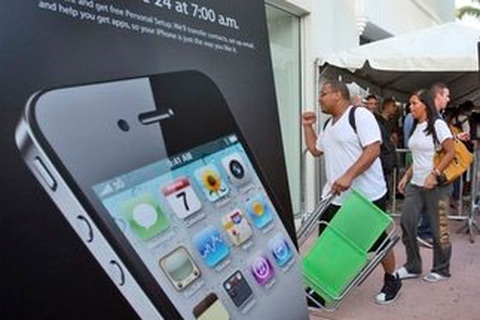 Apple bở hơi tai trước “cơn khát” iPhone 4