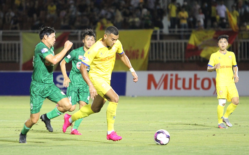 Cựu tuyển thủ Nhật Bản mờ nhạt, Sài Gòn FC thua đậm CLB Nam Định - 6 Cựu tuyển thủ Nhật Bản mờ nhạt, Sài Gòn FC thua đậm CLB Nam Định - 6