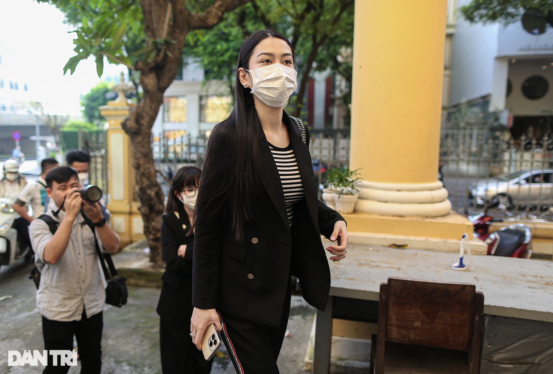 Trang Nemo cùng đồng phạm đeo kính, bịt khẩu trang kín mít hầu tòa - 1