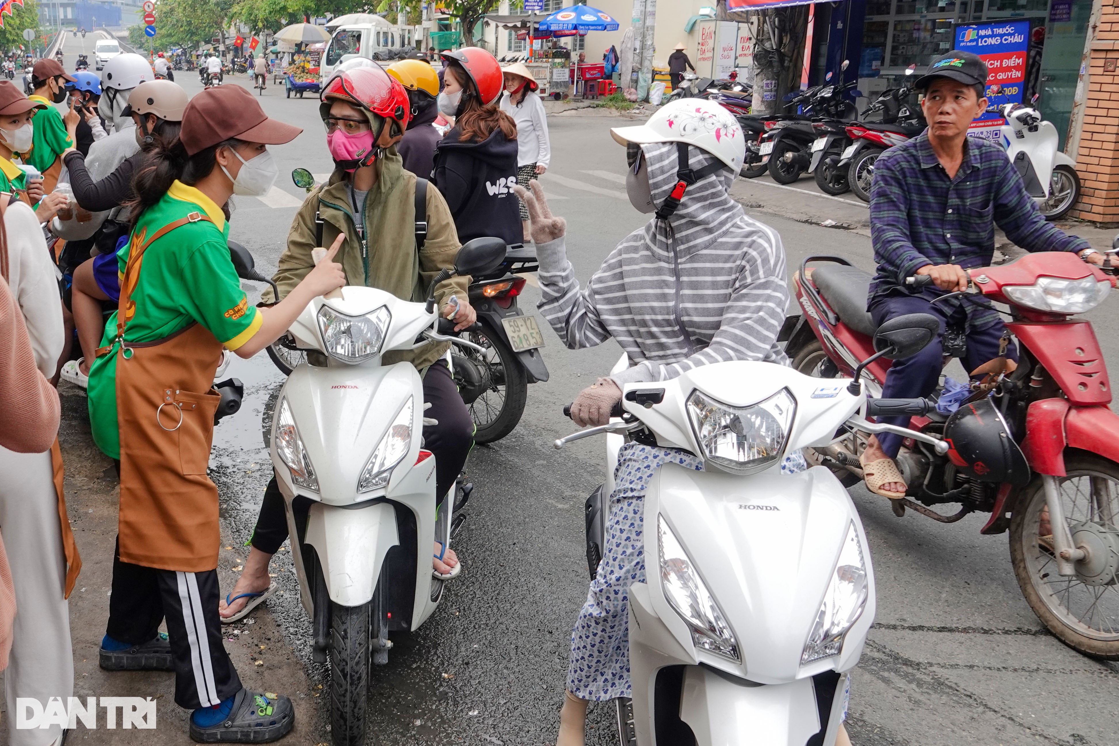 Bố đơn thân kiếm 100 triệu đồng/ngày, khởi nghiệp tuổi xế chiều vì con - 1 Bố đơn thân kiếm 100 triệu đồng/ngày, khởi nghiệp tuổi xế chiều vì con - 1