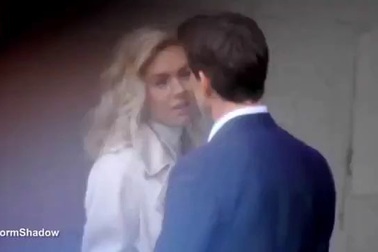 Cảnh hôn giữa Vanessa Kirby và Tom Cruise trên phim trường