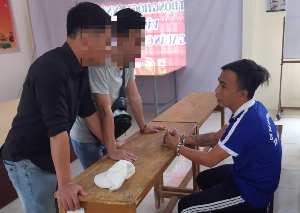 Bắt đối tượng xin vào cơ sở cai nghiện để... trốn nã - 1 Bắt đối tượng xin vào cơ sở cai nghiện để... trốn nã - 1