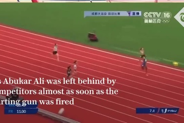VĐV chạy 100m chậm như rùa và cái kết gây chấn động