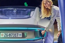 Trung Quốc gây bất ngờ với pin ô tô điện sạc lại trong 5 phút