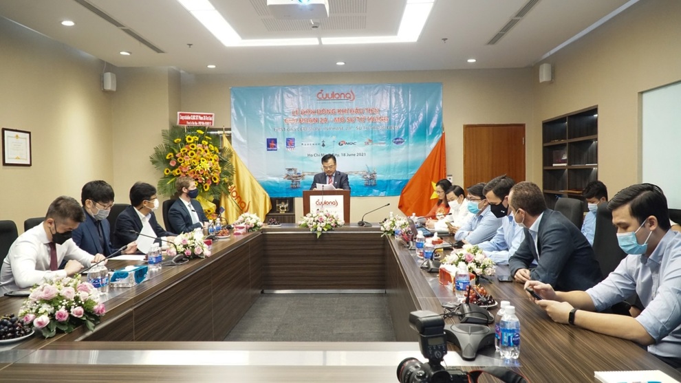 Petrovietnam tổ chức Lễ đón nhận dòng khí đầu tiên Giai đoạn 2A, mỏ Sử Tử Trắng - 2 Petrovietnam tổ chức Lễ đón nhận dòng khí đầu tiên Giai đoạn 2A, mỏ Sử Tử Trắng - 2