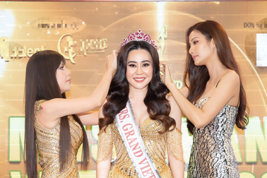 Diễn viên Kim Oanh "Về nhà đi con" dự thi Hoa hậu Quý bà Hòa bình Quốc tế 2022