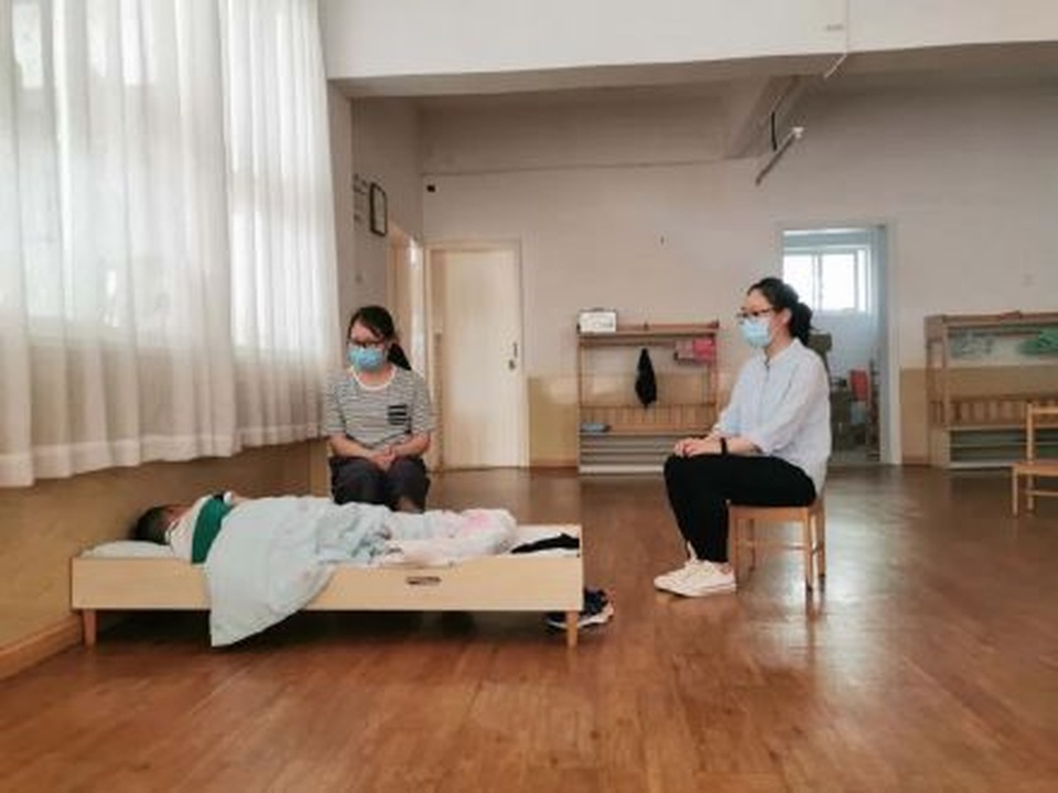 Trung Quốc: Trường mầm non mở cửa sau Covid-19, chỉ có 1 học sinh tới lớp - 7 Trung Quốc: Trường mầm non mở cửa sau Covid-19, chỉ có 1 học sinh tới lớp - 7