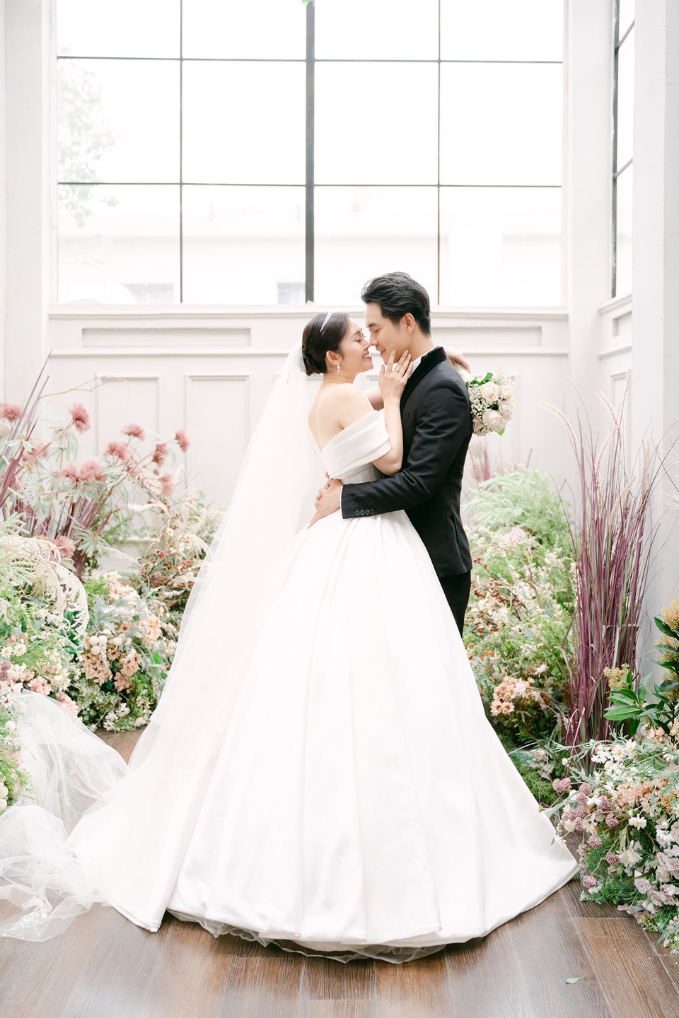 Ảnh cưới đẹp lung linh của MC Thùy Linh VTV với chồng kém 5 tuổi - 6 Ảnh cưới đẹp lung linh của MC Thùy Linh VTV với chồng kém 5 tuổi - 6