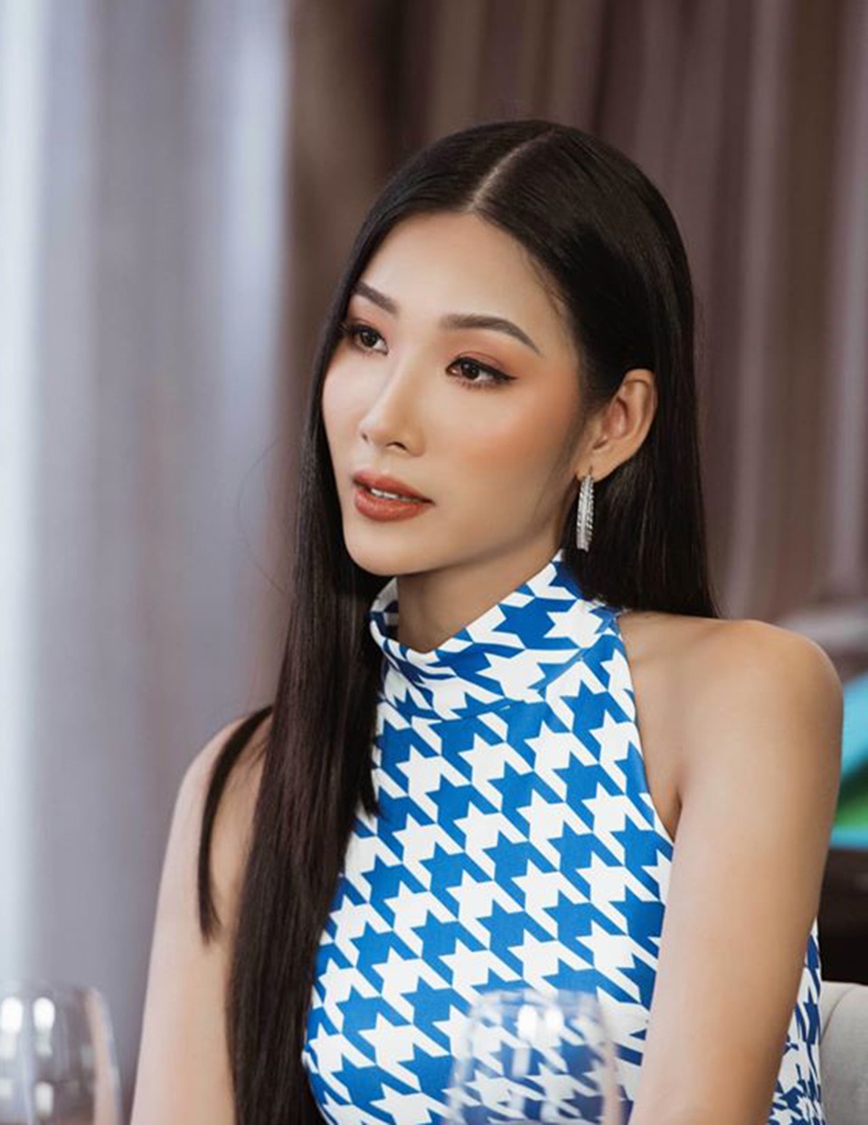 Hoàng Thùy: “Còn quá sớm để tôi nghĩ đến chuyện kết hôn, sinh con” - 4 Hoàng Thùy: “Còn quá sớm để tôi nghĩ đến chuyện kết hôn, sinh con” - 4