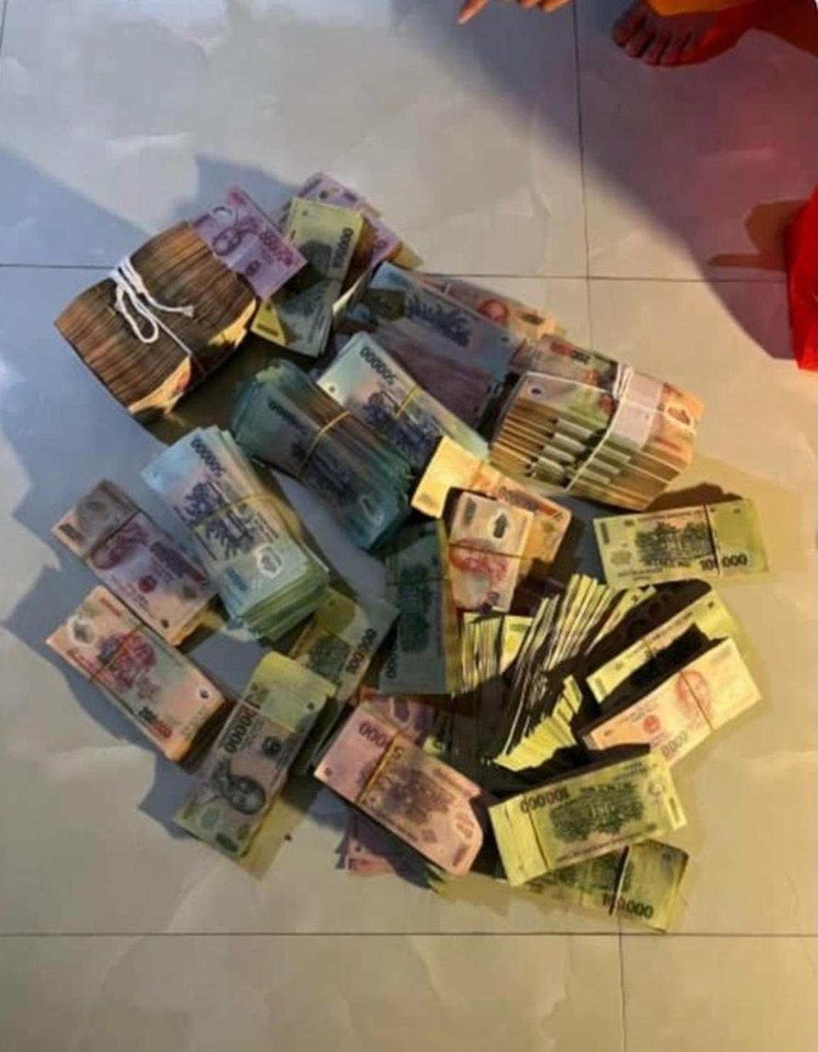 Kế hoạch hoàn hảo đến phút... áp chót của kẻ cướp chịu chơi nhất đất Cảng - 4 Kế hoạch hoàn hảo đến phút... áp chót của kẻ cướp chịu chơi nhất đất Cảng - 4