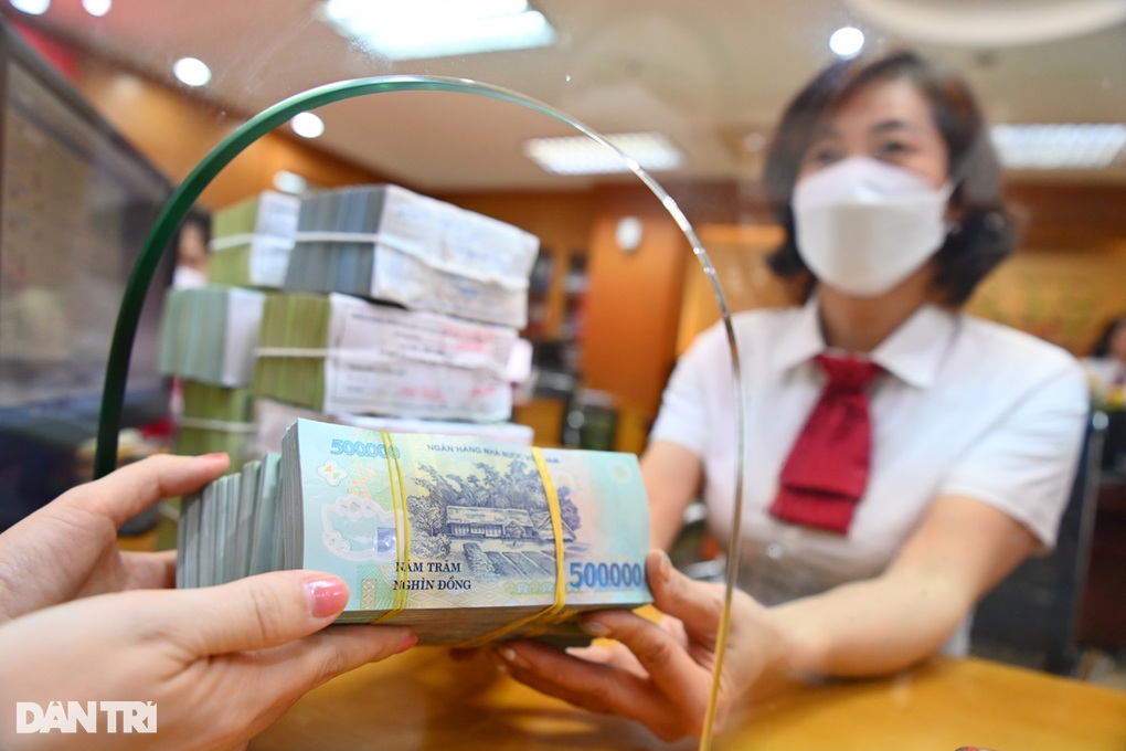 Ngân hàng ồ ạt giảm lãi suất tiết kiệm, bên nào giảm mạnh nhất? - 1 Ngân hàng ồ ạt giảm lãi suất tiết kiệm, bên nào giảm mạnh nhất? - 1