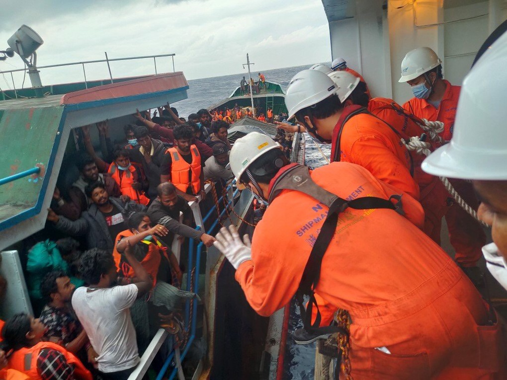 Cứu giúp hơn 300 công dân Sri Lanka gặp nạn trên vùng biển Vũng Tàu - 1 Cứu giúp hơn 300 công dân Sri Lanka gặp nạn trên vùng biển Vũng Tàu - 1