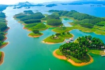 Nữ du khách tử vong khi chơi kéo mô tô nước ở hồ Thác Bà