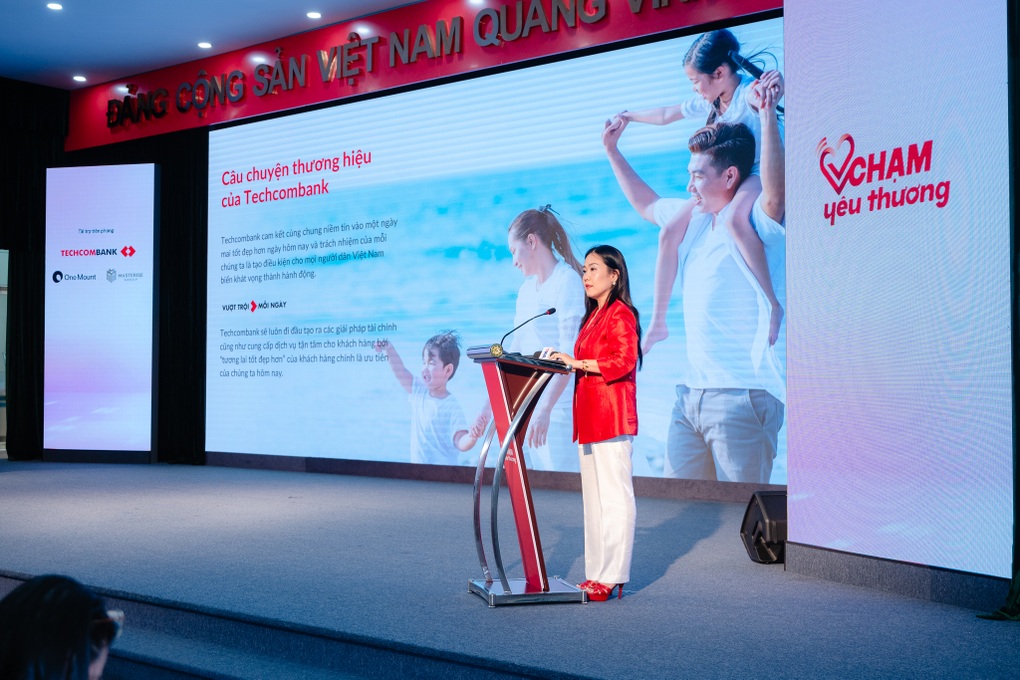 Ra mắt quỹ từ thiện Chạm Yêu Thương: Chạm yêu thương, gieo mầm hạnh phúc - 7 Ra mắt quỹ từ thiện Chạm Yêu Thương: Chạm yêu thương, gieo mầm hạnh phúc - 7