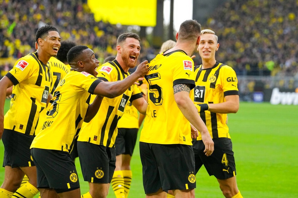 Bayern Munich áp sát ngôi đầu Bundesliga, Dortmund thắng đậm Stuttgart - 9 Bayern Munich áp sát ngôi đầu Bundesliga, Dortmund thắng đậm Stuttgart - 9