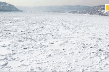 Khoảnh khắc ngoạn mục hơn 20 km sông Hoàng Hà đóng băng trắng xóa