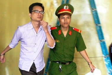 Giảng viên khoa Y dùng bằng Y khoa giả