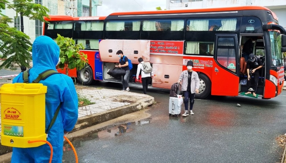 Đón hơn 400 sinh viên, người lao động khó khăn về địa phương - 1 Đón hơn 400 sinh viên, người lao động khó khăn về địa phương - 1