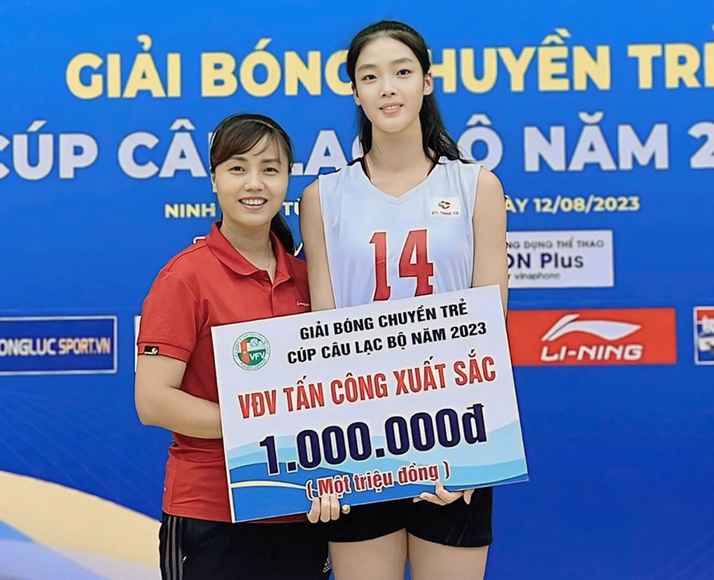 Chân dài bóng chuyền 16 tuổi cao 1,87m gây sốt - 1