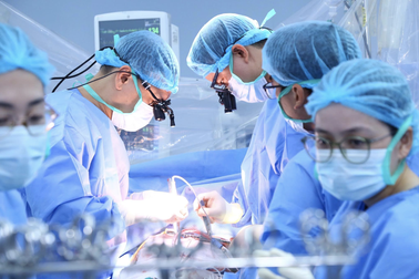 Trái tim từ Hà Nội vượt 1.600km xuyên Việt "hồi sinh" bé trai 9 tuổi