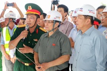 Thủ tướng: Không để công nhân, nhà thầu cô đơn trên công trường