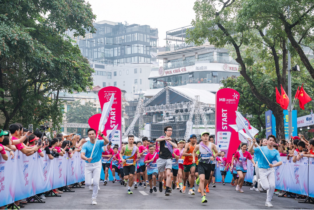 Bước chạy tiếp sức chung tay vì cộng đồng - 1 Bước chạy tiếp sức chung tay vì cộng đồng - 1