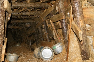 Thám hiểm đường hầm “sinh ra” 12 công nhân lần nữa