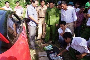 “Thưởng nóng” tổ CSGT truy bắt “xế hộp” chở 10kg cần sa