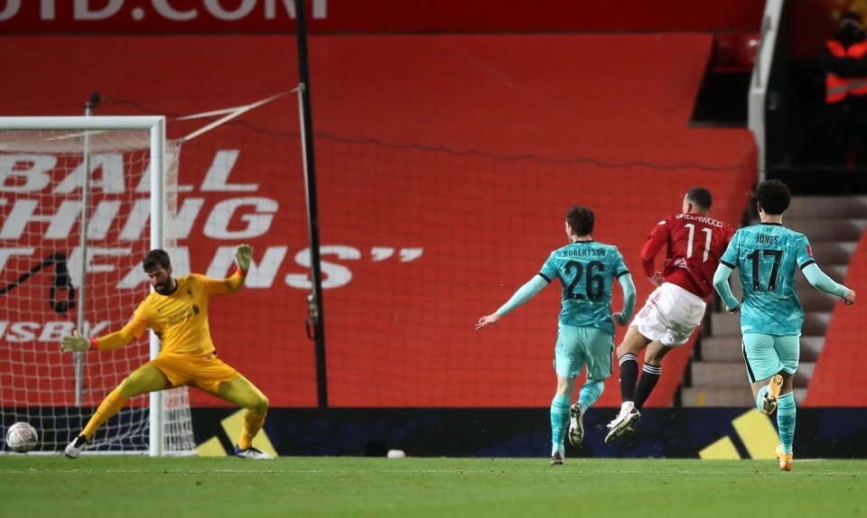 Man Utd 3-2 Liverpool: Salah lập cú đúp, Fernandes tung đòn quyết định - 12 Man Utd 3-2 Liverpool: Salah lập cú đúp, Fernandes tung đòn quyết định - 12