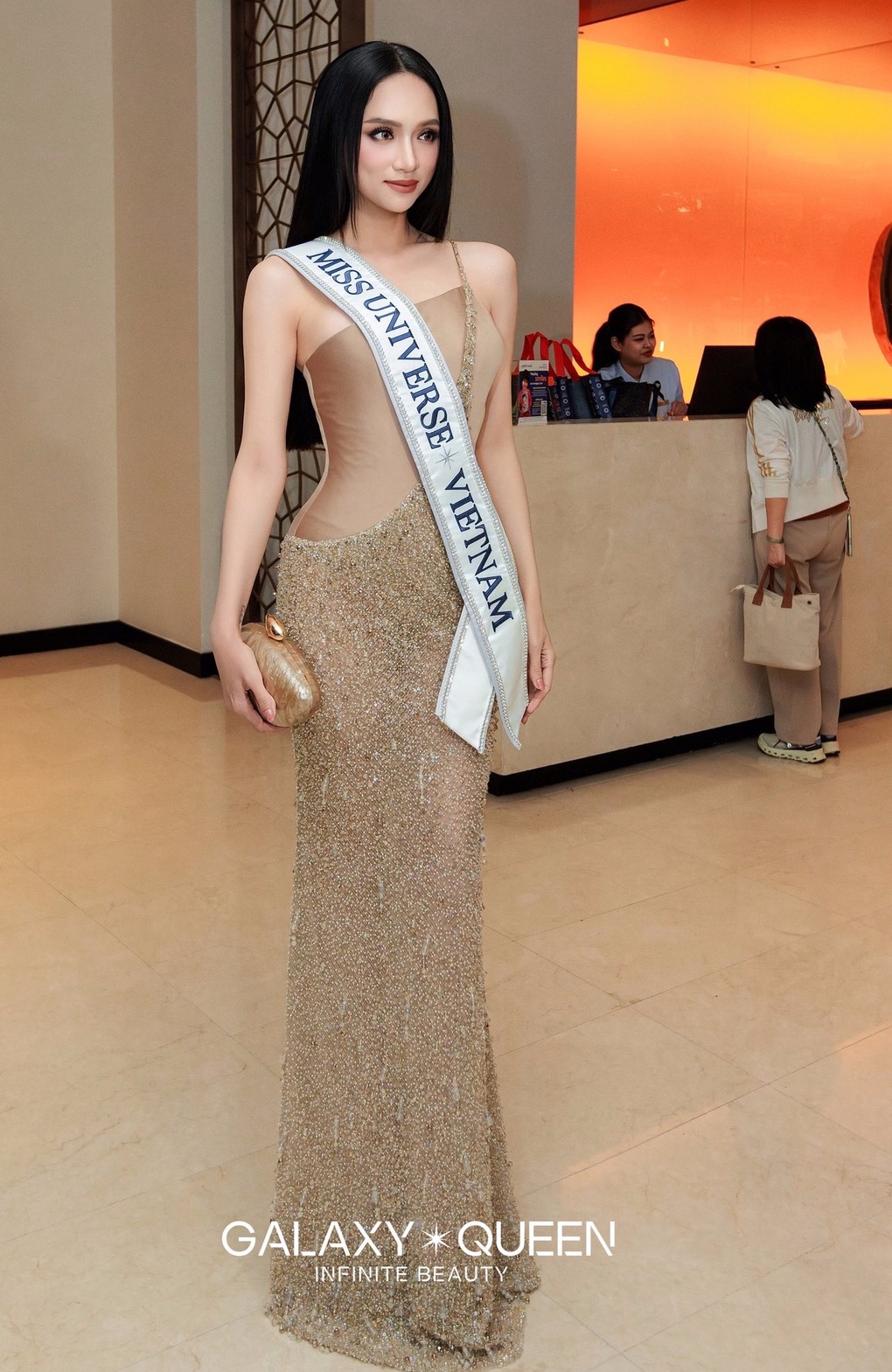 Hương Giang quyến rũ dự tiệc tối Hoa hậu Hoàn vũ giữa sóng gió đấu tố - 1