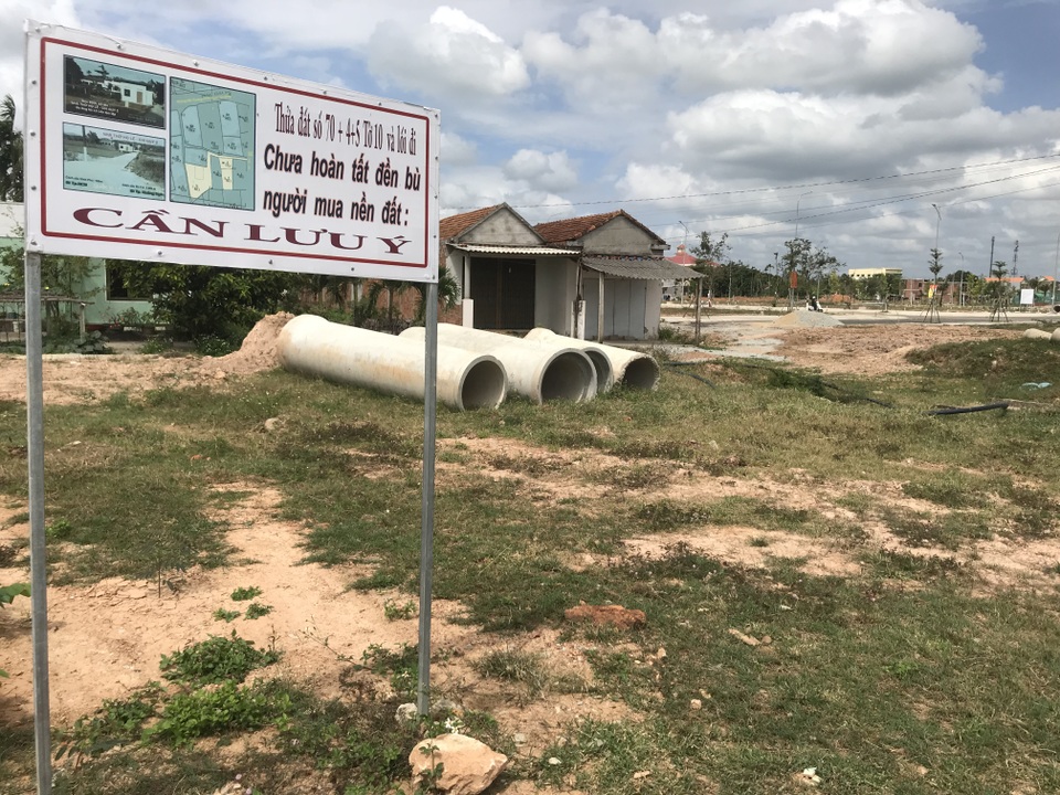 Quảng Ngãi: Tỉnh chỉ đạo báo cáo tình hình bán đất nền, cấp huyện làm ngơ - 1 Quảng Ngãi: Tỉnh chỉ đạo báo cáo tình hình bán đất nền, cấp huyện làm ngơ - 1
