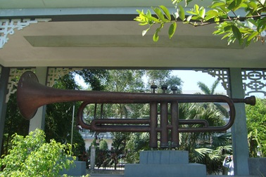 Gặp lão nông chế tạo kèn đồng to nhất Việt Nam