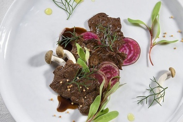 Một start-up tuyên bố làm được thịt bò nhân tạo giá 1,2 triệu đồng/miếng